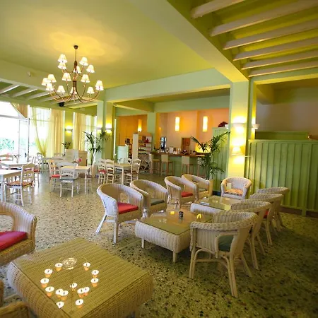Oassis Hotel