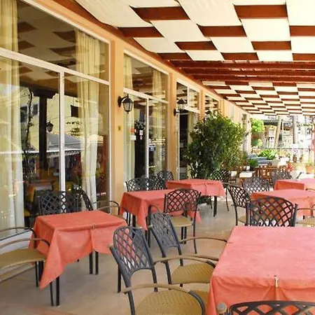Oassis Hotel