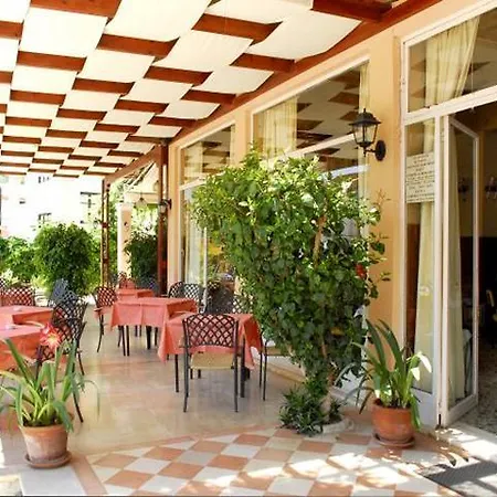Hotel Oassis