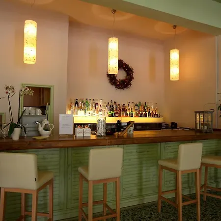 Hotel Oassis