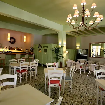 Hotel Oassis Kassiopi