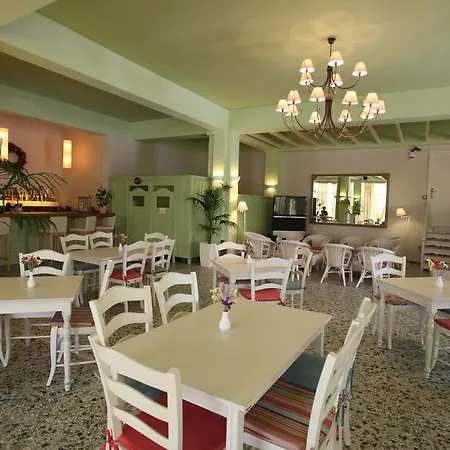 Hotel Oassis Kassiopi