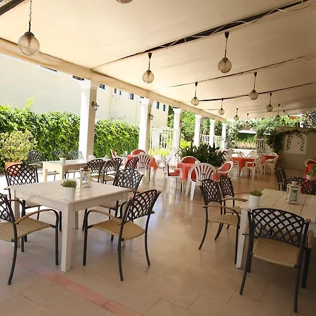 Hotel Oassis 2*