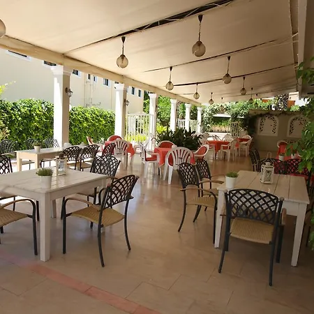 Hotel Oassis