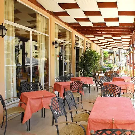 Hotel Oassis 2*